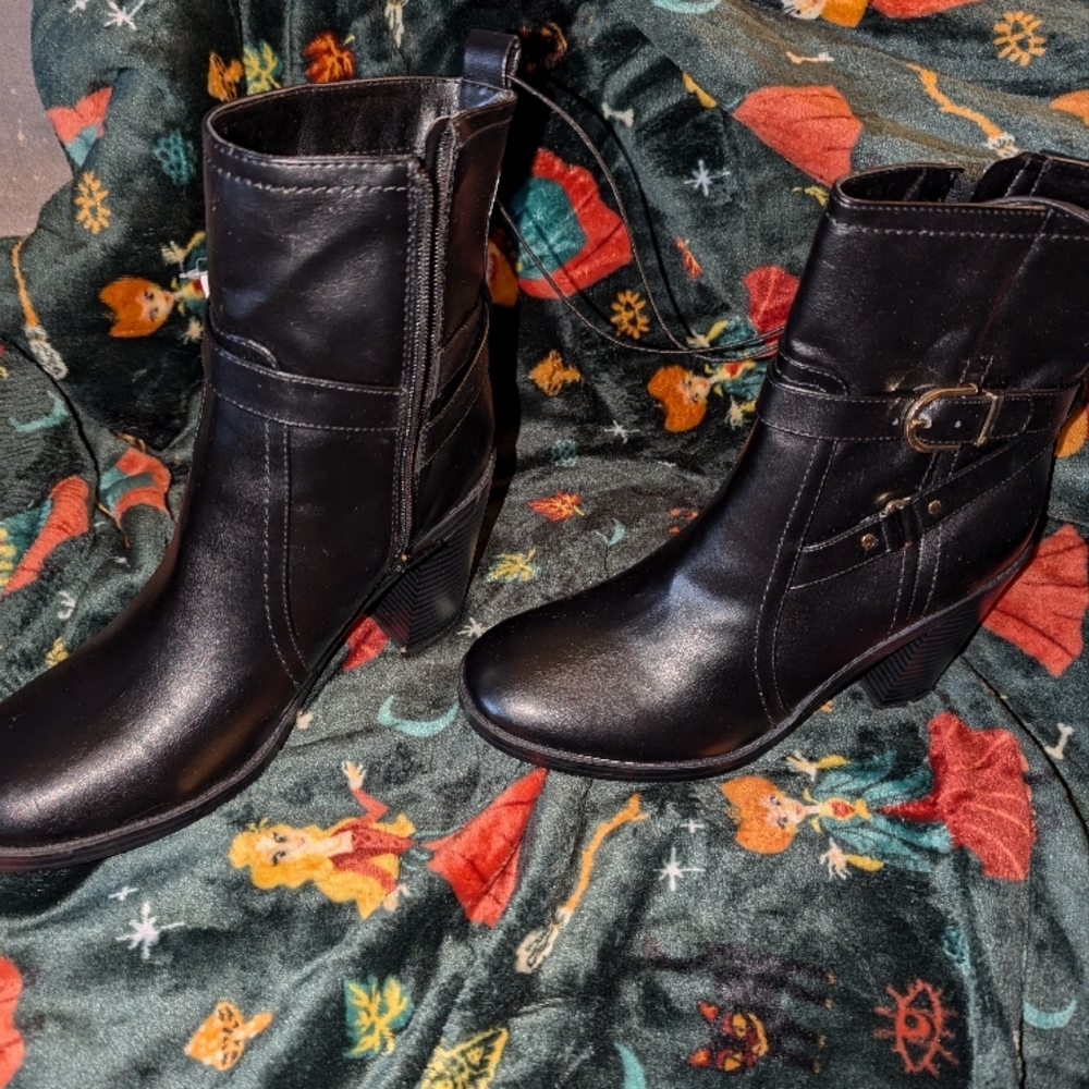 Liz Claiborne Black Ankle Boots